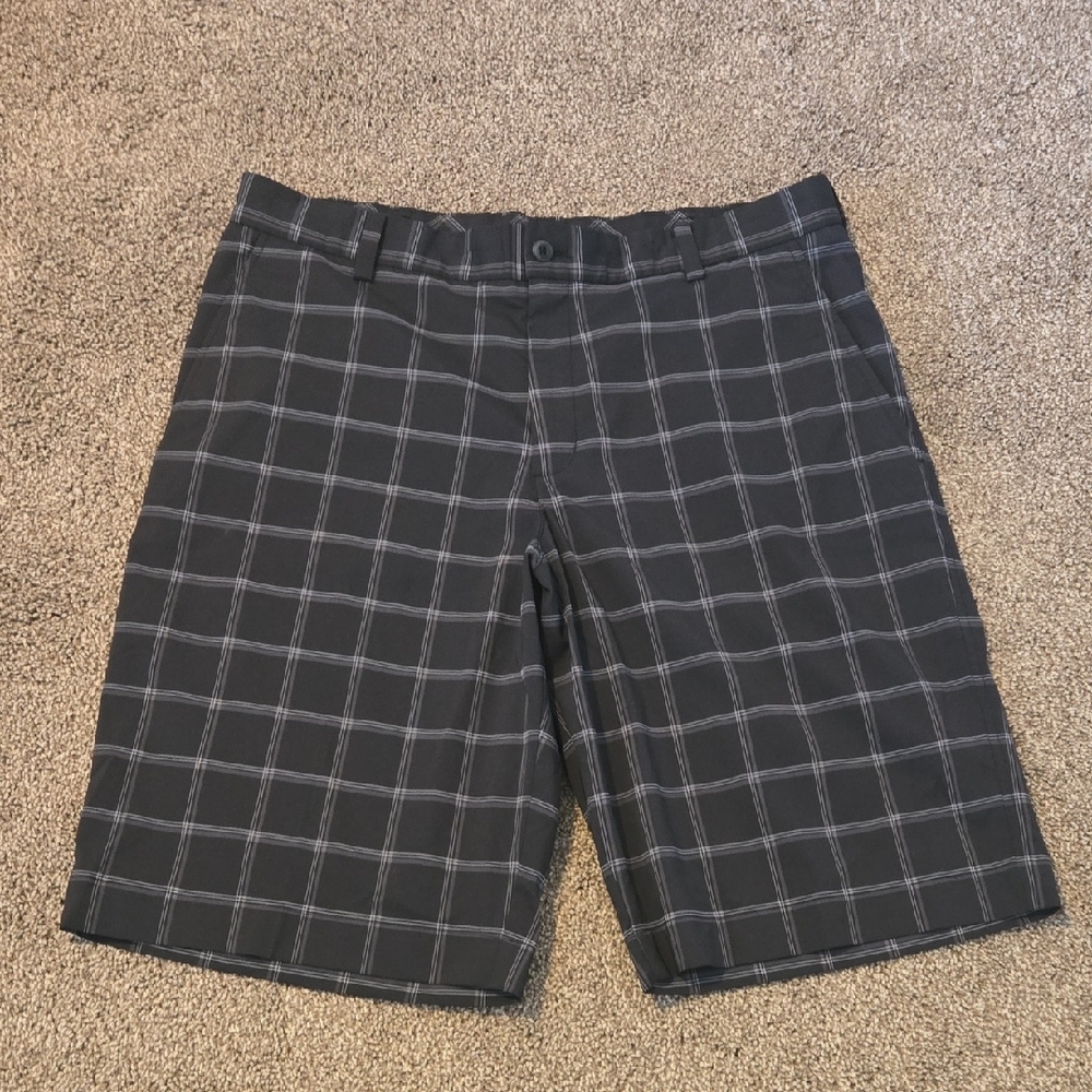 Nike Men's Black Plaid Flat-Front Shorts